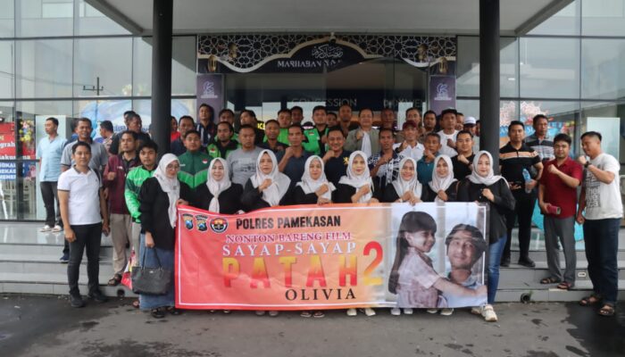 Keluarga Besar Polres Pamekasan Bersama Ojol dan Saka Bhayangkara, Nobar Sayap-Sayap Patah 2 di KCM