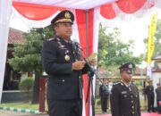 Pimpin Upacara Hari Bhayangkara, Kapolres Pamekasan Berikan Penghargaan Satya Lencana Kesetiaan dan Berprestasi