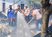 Kapolsek Batang Turun Tangan Bantu Padamkan Api, Rumah Warga di Tarowang Ludes Terbakar