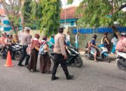Pengaturan Pagi, Personel Mengajak Masyarakat Pamekasan Untuk Menjadi Pelopor Keselamatan Berlalu Lintas, Dan Dukung Ops. Patuh Semeru 2025