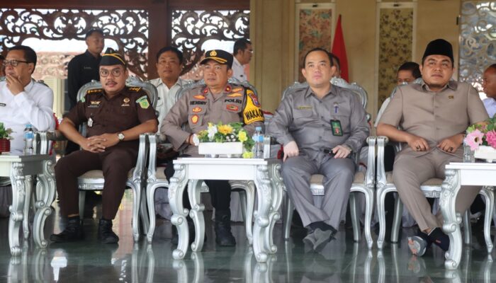 Wakapolres Pamekasan Hadiri Upacara Pembukaan TMMD Ke 125 Di Lapangan Nagara Bhakti, Mandhapa Aghung Ronggosukowati