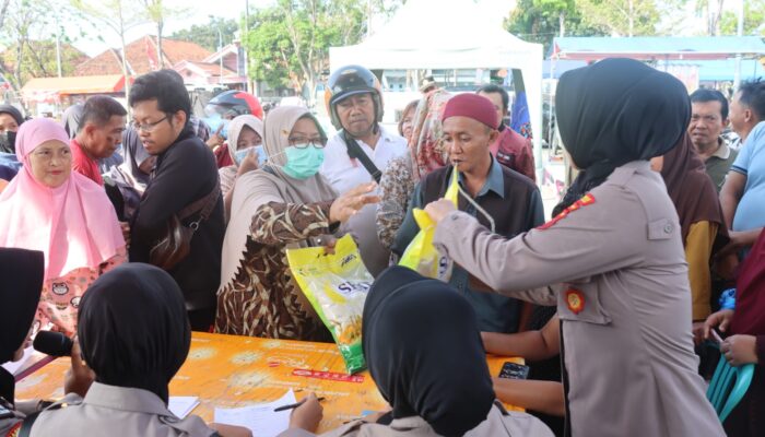 Gerakan Pangan Murah Polri Disambut Antusias Warga Pamekasan