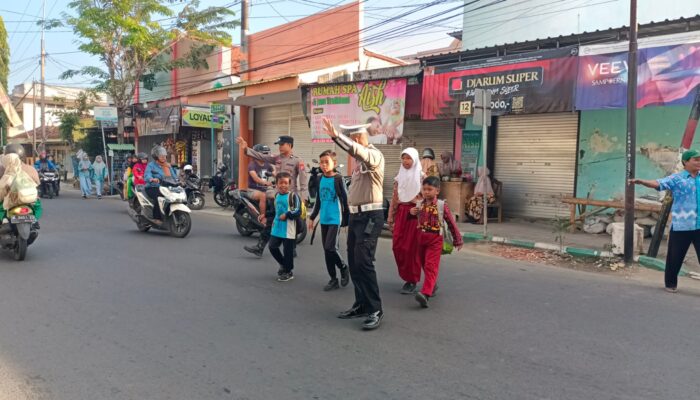 Pengaturan Pagi Personel Polres Pamekasan, Wujud Nyata Keberadaan Polisi Ditengah-tengah Masyarakat