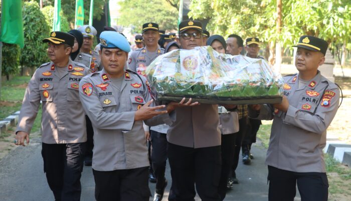 HUT TNI Ke-80, Kapolres Pamekasan Berikan Kejutan Kepada Dandim 0826 Pamekasan