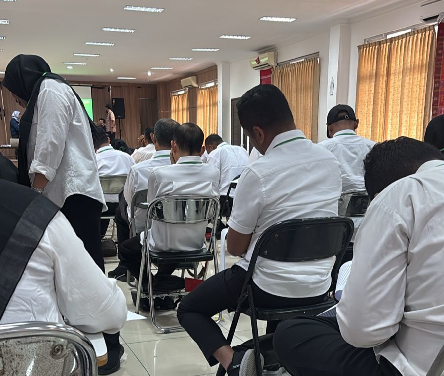 Teksphoto: Sejumlah Lurah Kecamatan Rantau Utara, Labuhanbatu diduga mengikuti ujian di Kota Medan pada Rabu/15/10. )