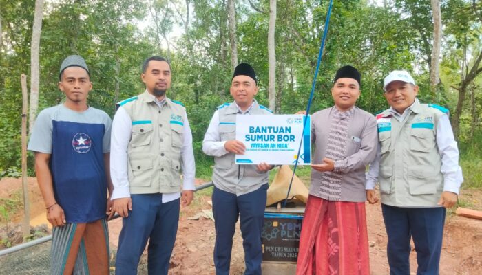 Bentuk Kepedulian, YBM PLN UP3 Madura, Berikan Bantuan Sumur Bor Untuk Pondok Pesantren dan Warga Duwek Rajeh