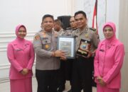 Polres Pamekasan Gelar Wisuda Purna Bakti Tahun 2025, Kapolres Berikan Cendramata