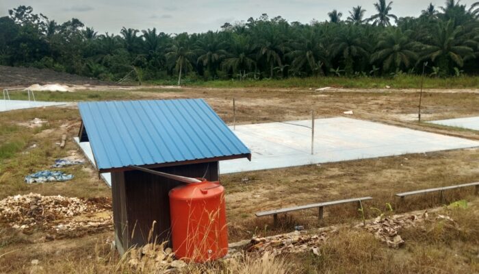 Pemdes Danau Redan Tingkatkan Fasilitas Sport Center Dengan Pembangunan Wc Umum