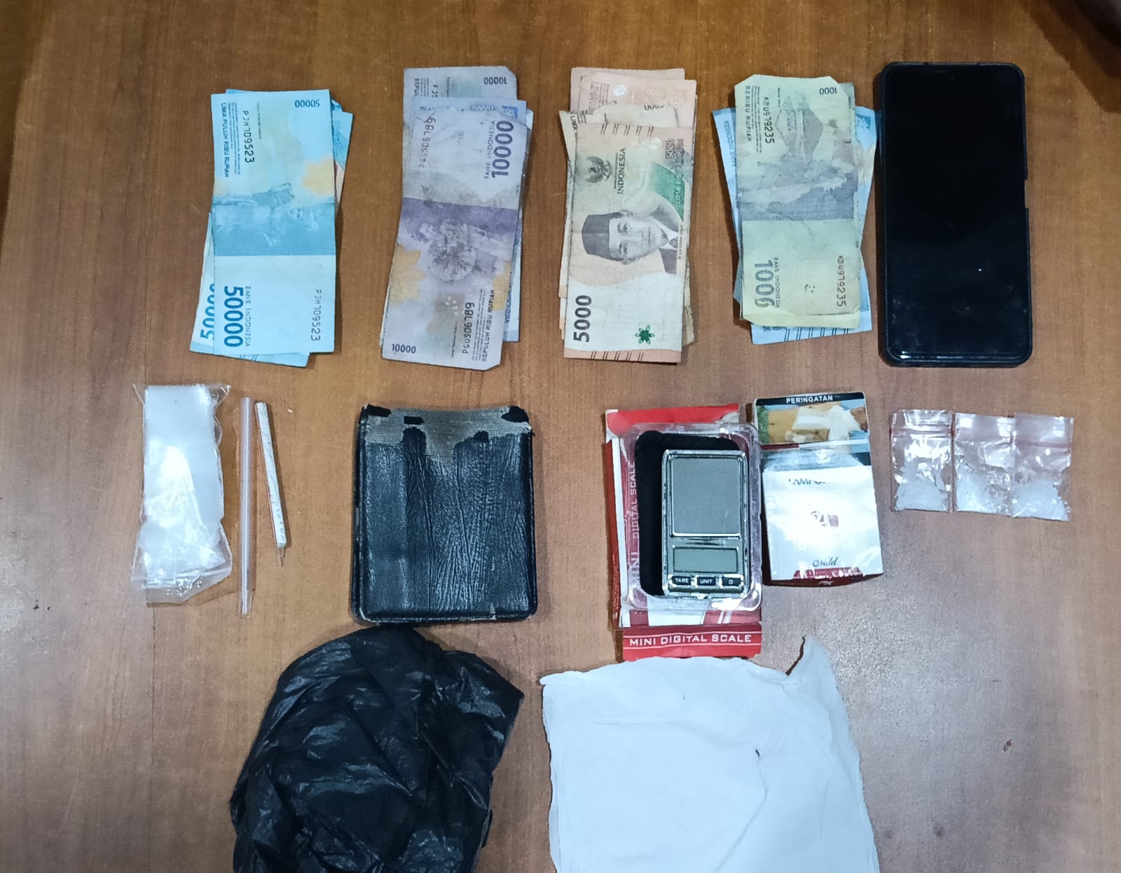 Teksphoto: Seluruh barang bukti sabu-sabus