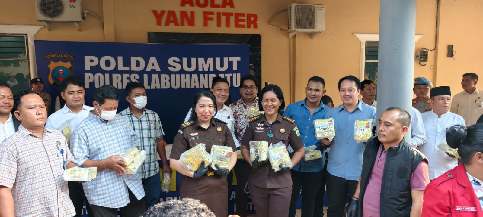 Teksphoto: Pemusnahan barang bukti narkoba jenis sabu dan pil ekstasi